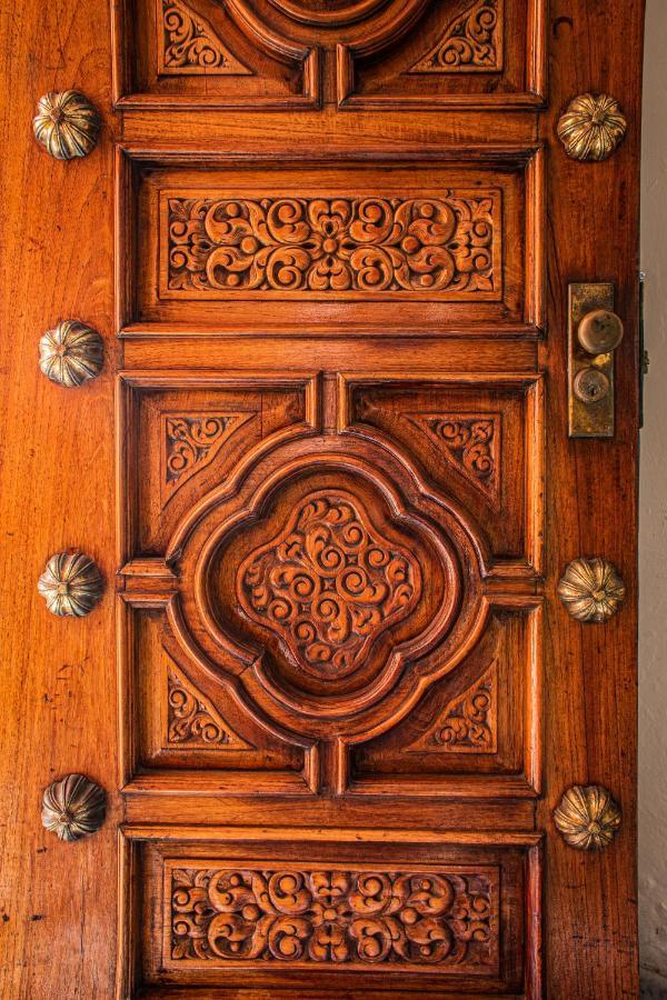 Casa Del Balam Мерида Экстерьер фото Detail of the door