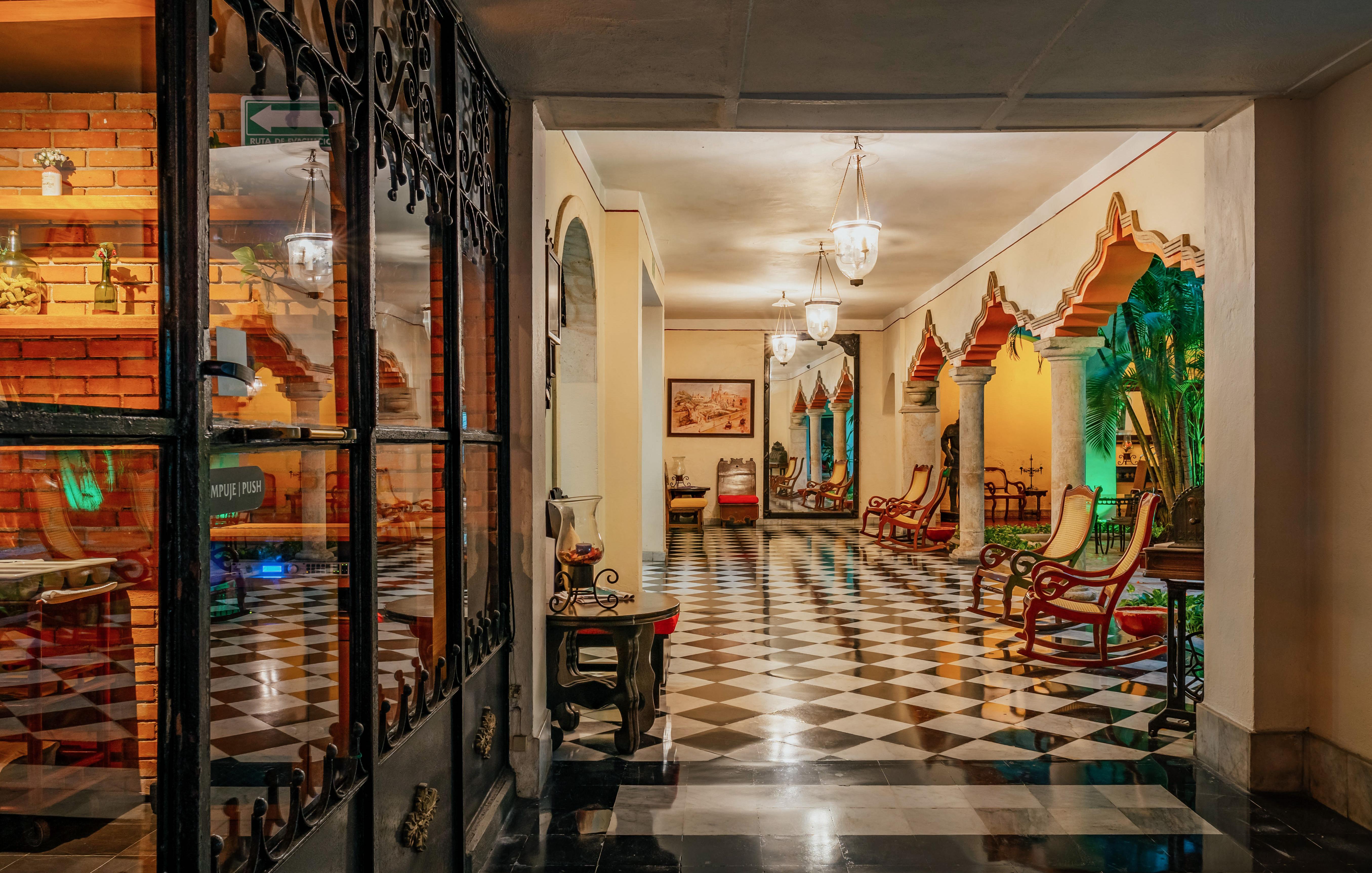 Casa Del Balam Мерида Экстерьер фото The lobby of the hotel