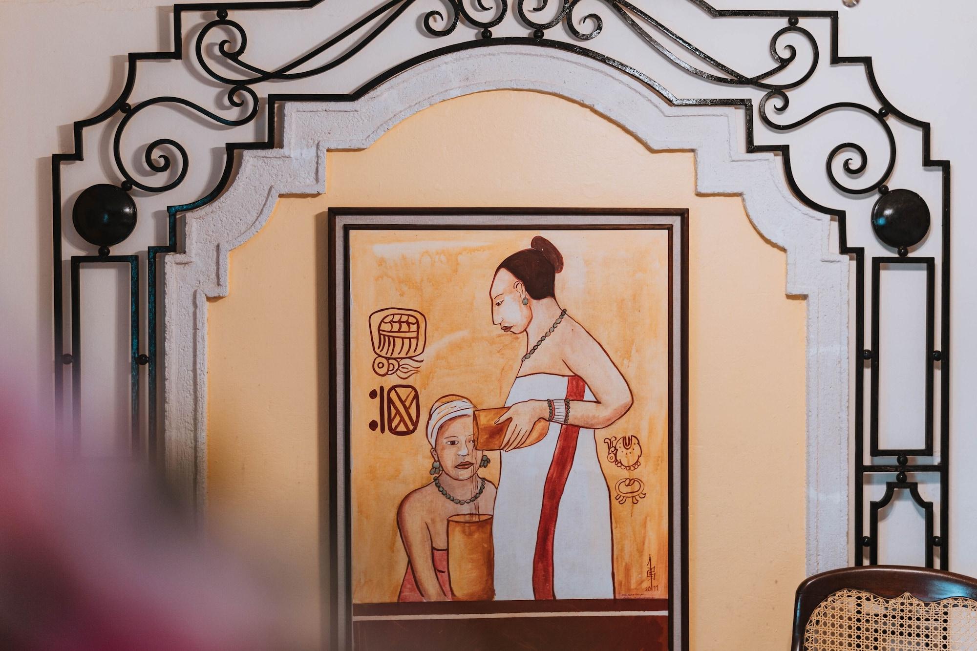 Casa Del Balam Мерида Экстерьер фото Painting of a woman and a child